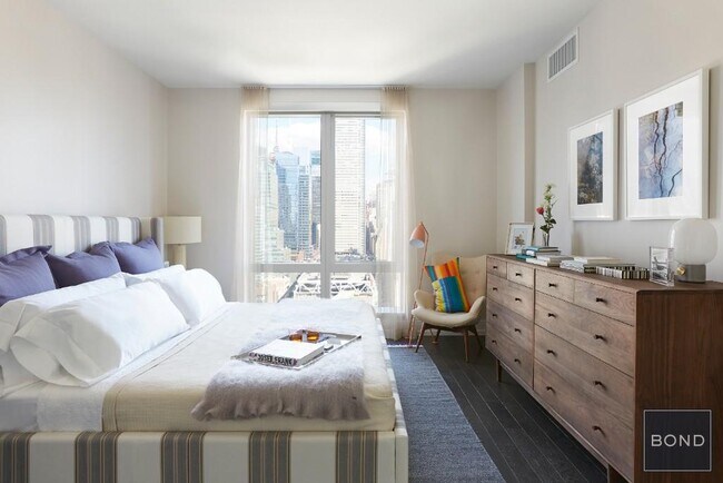 Foto del edificio - 555 Tenth Avenue
