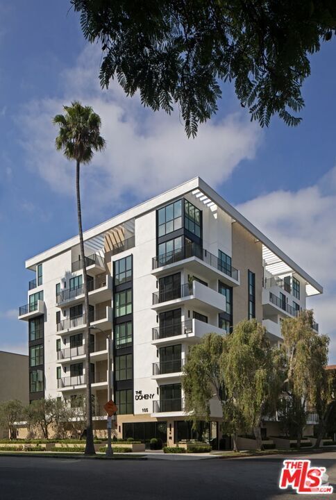 Building Photo - 105 S Doheny Dr