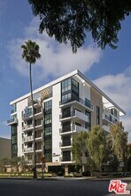 Building Photo - 105 S Doheny Dr