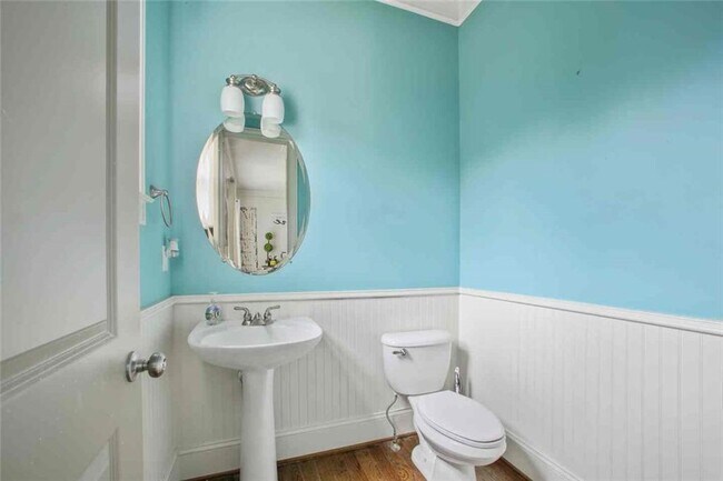 Foto del edificio - 1030 Whitfield Ct