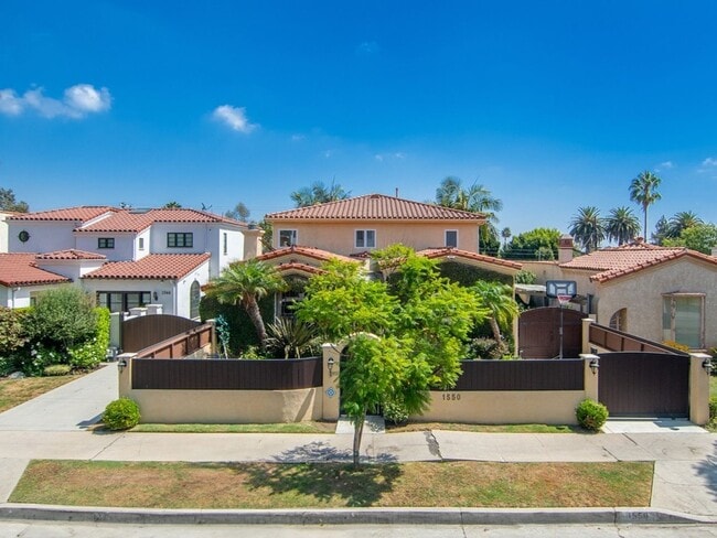 Building Photo - 6 Bedroom Single Family Home in Los Angeles