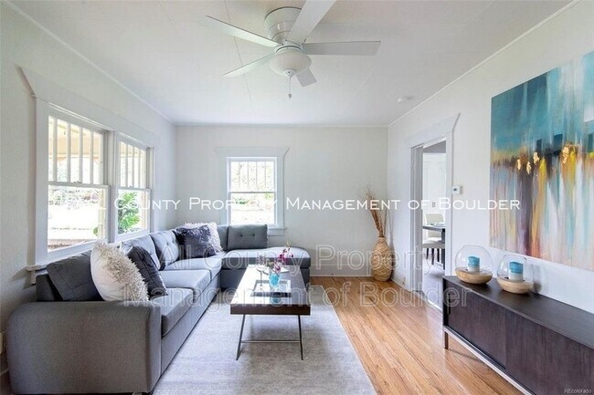 Building Photo - 2205 Walnut St