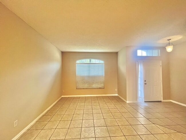 Building Photo - Spacious 4-Bedroom, 2-Bathroom Home for Re...