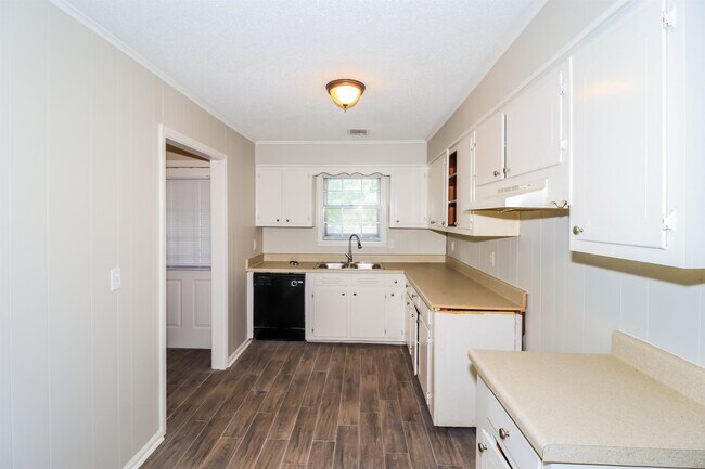 Building Photo - 3557 Bellwood Dr
