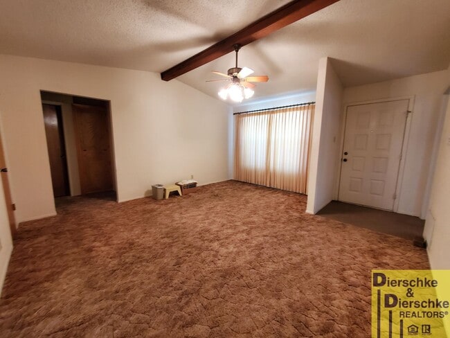 Foto del edificio - Cute 3 Bedroom 2 Bath House Near the Base COMING SOON!