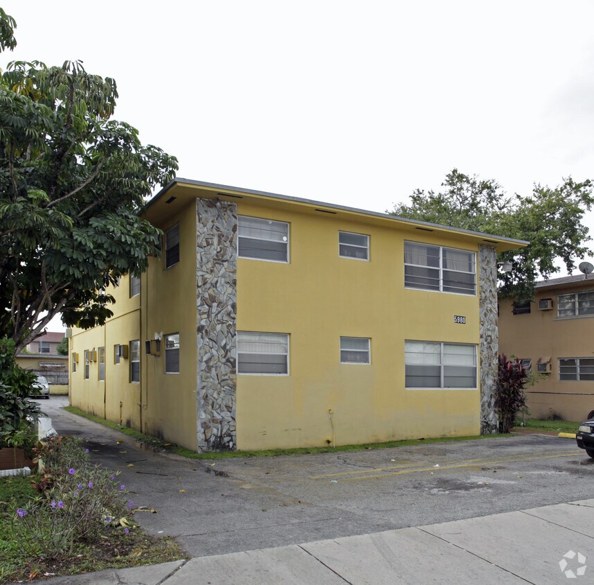 Building Photo - 5980 W Flagler St