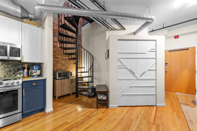Building Photo - 3151 N Lincoln Ave