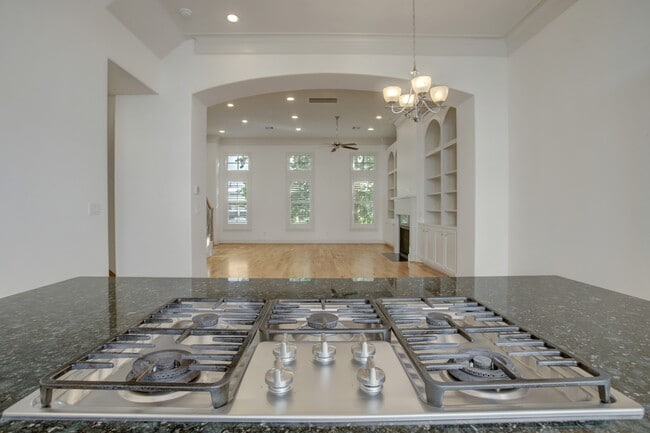 Building Photo - 1415 Oakdale St