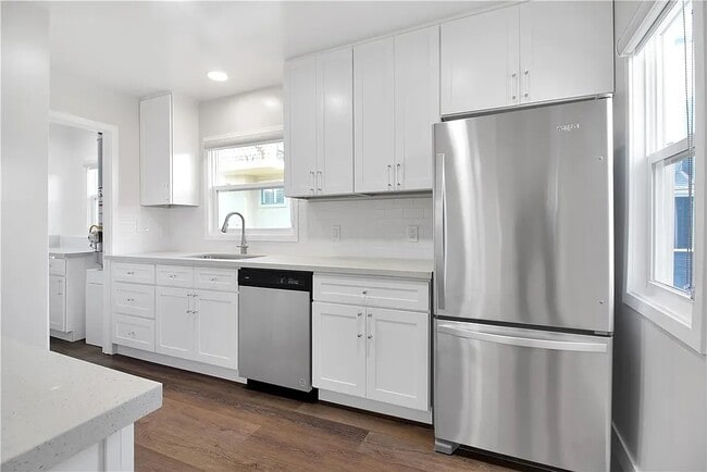 Building Photo - 117 Apolena Ave