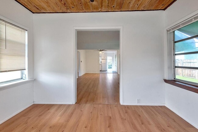 Foto del edificio - 713 10th Ave N