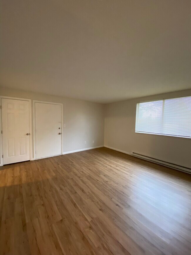 Building Photo - 2095 Hubbard Rd