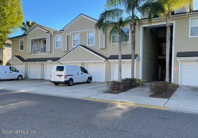 Building Photo - 7032 Deer Lodge Cir