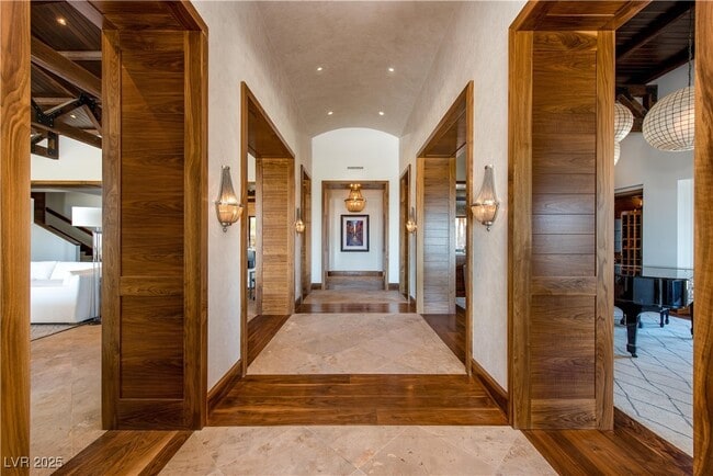 Building Photo - 5 Promontory Pointe Ln