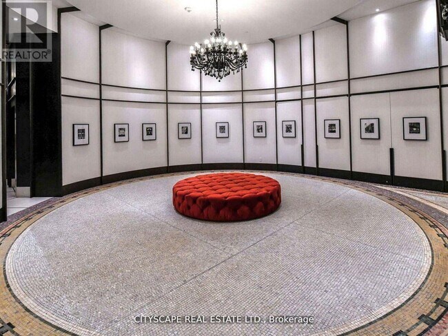 Building Photo - 197 Yonge St