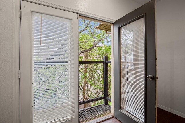 Foto del edificio - 1006 1/2 W 22nd St