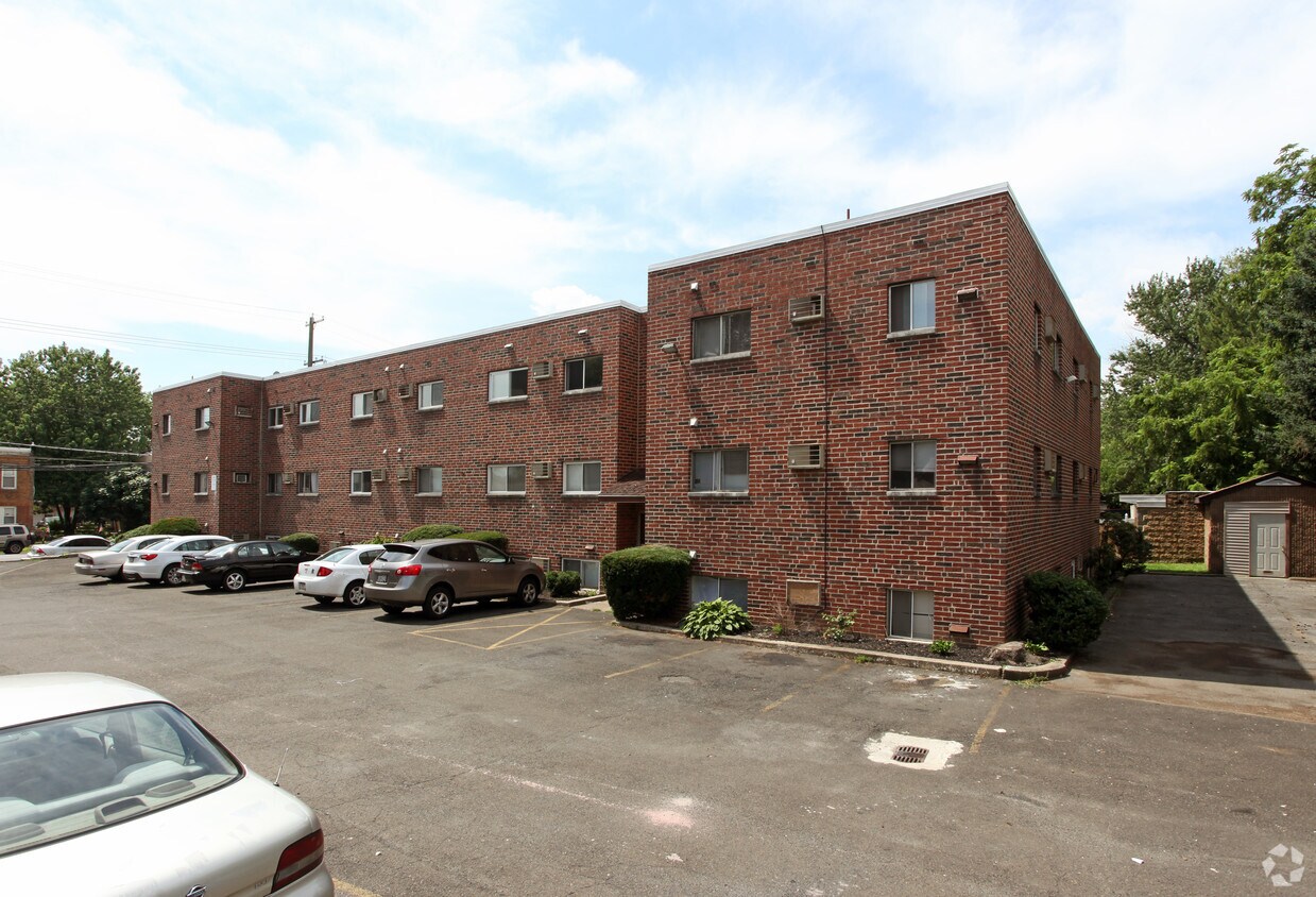 Building Photo - Linwood Manor