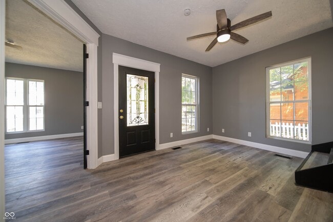 Building Photo - 817 W 5th St