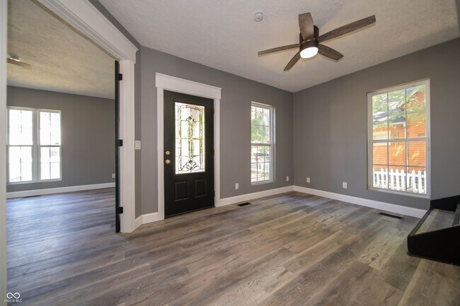 Foto del edificio - 817 W 5th St