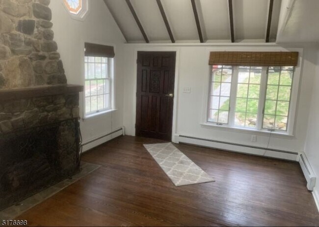 Building Photo - 13 S Shore Trail