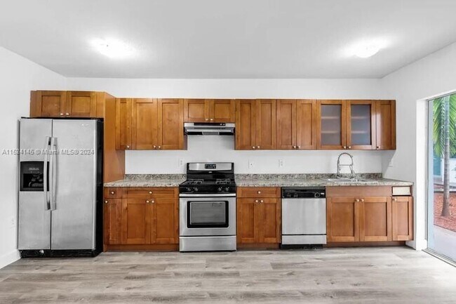 Foto del edificio - 7950 Tatum Waterway Dr