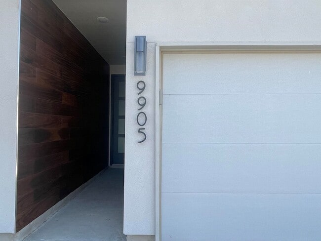 Building Photo - 9905 Kaspar Dr