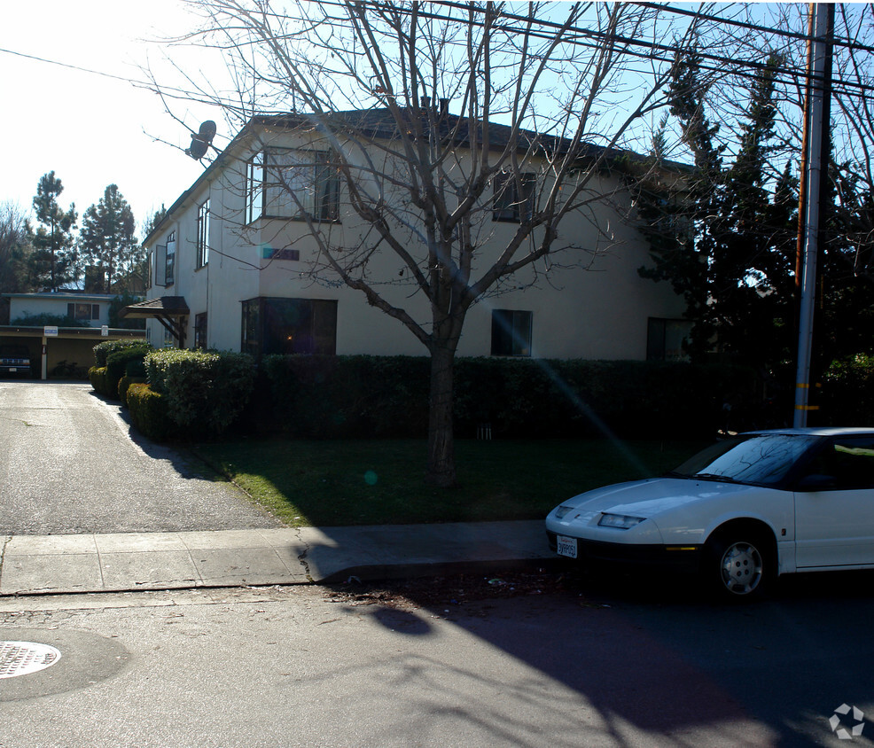 Primary Photo - 1851 Latham St