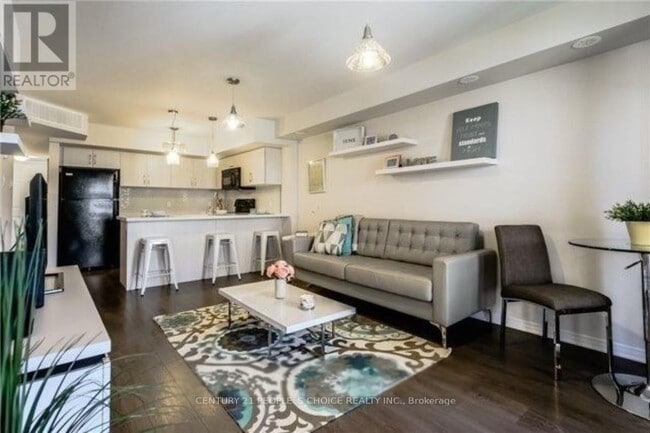 Photo du bâtiment - 2441 Greenwich Dr