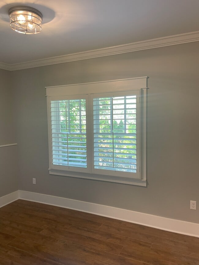 Main bedroom - 460 E Pharr Rd