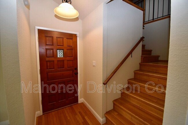 Building Photo - 529 Joelle Heights