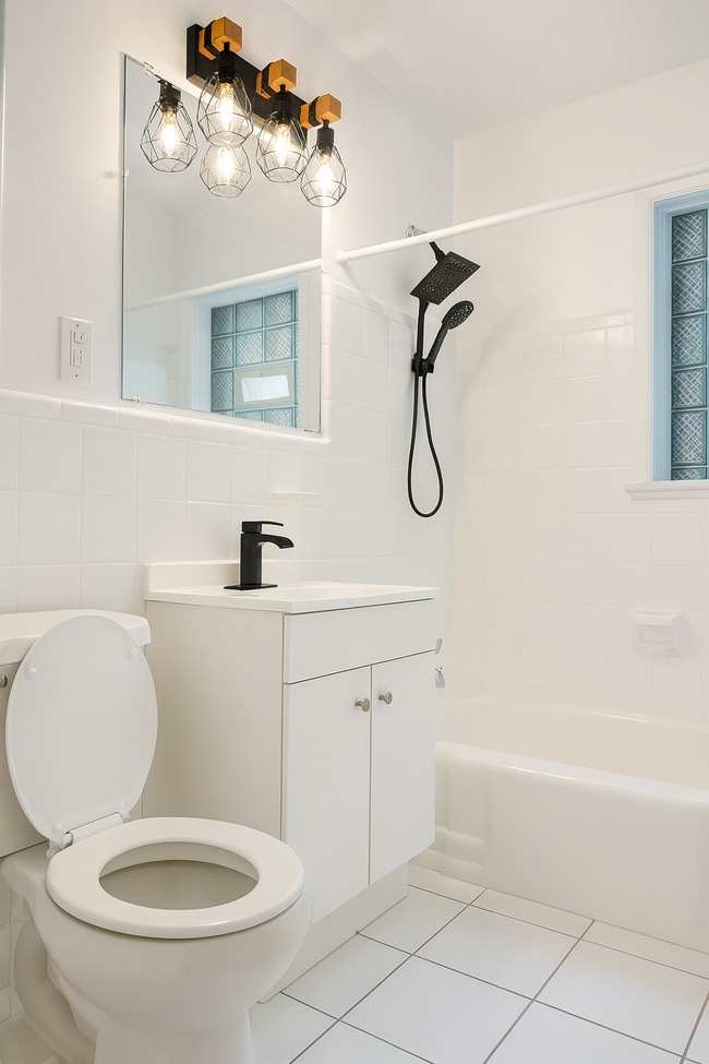 Building Photo - 20110 Northlawn St