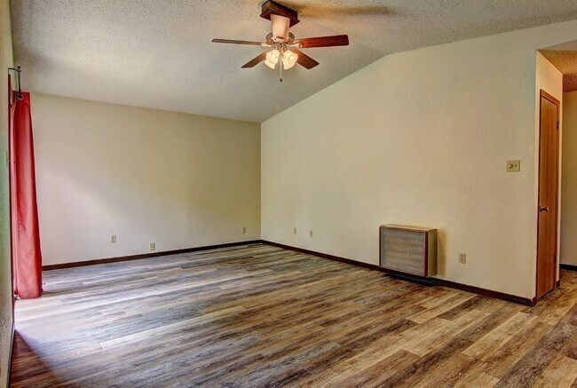 Foto del edificio - 3810 Brookhill Dr