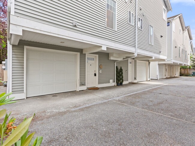 Building Photo - 3Bd Townhome in North Seattle