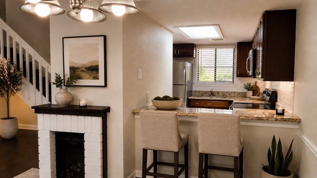 Building Photo - Fabulous  2/2 Condo @ Winter Park x  Rent Next to Full Sail.