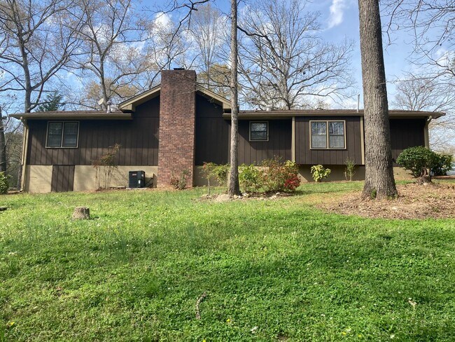 Foto del edificio - Cozy 3/2 House in East Rome- $1,695