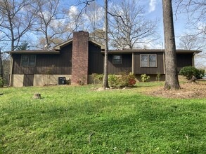 Building Photo - 5 Parkwood Cir NE