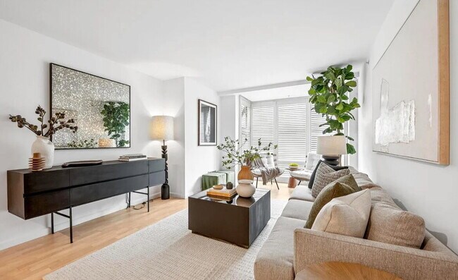 Foto del edificio - 1-bedroom, 1-bathroom condo offering style, comfort, and convenience in one of San Francisco's mo...