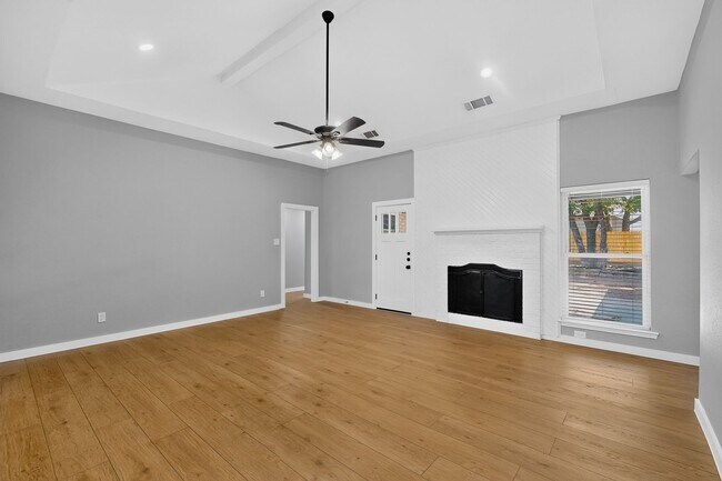 Foto del edificio - 2511 Tanglewood Dr
