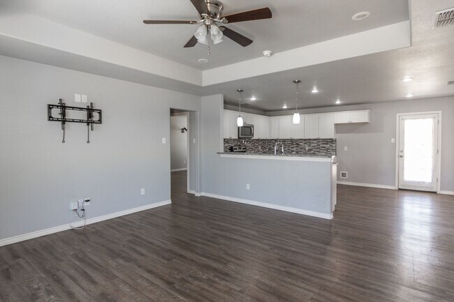 Building Photo - 3 bed 2 bath - Frenship ISD