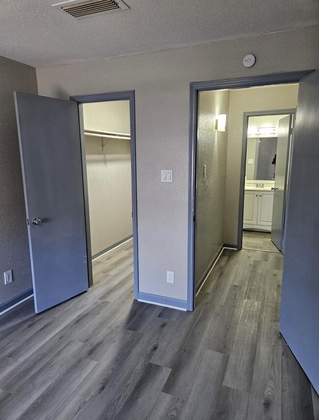 Foto del edificio - 9700 Leawood Blvd