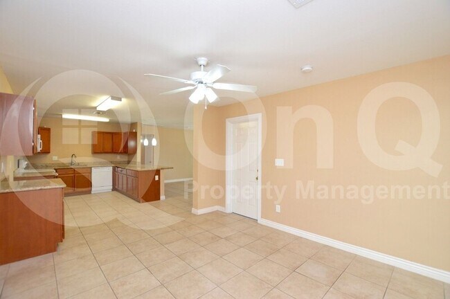 Foto del edificio - 10810 N 73rd Dr