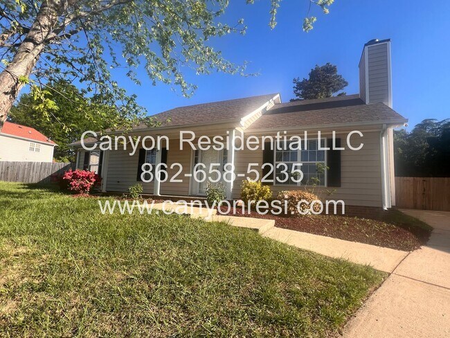 Building Photo - Hurry this Home won't last long! Adorable ...