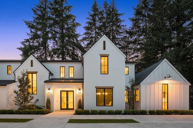 Building Photo - 7Bd/6.5Ba Bellevue Home