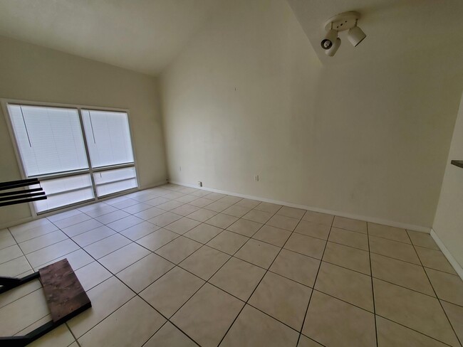 Building Photo - 1010 Shorewinds Dr