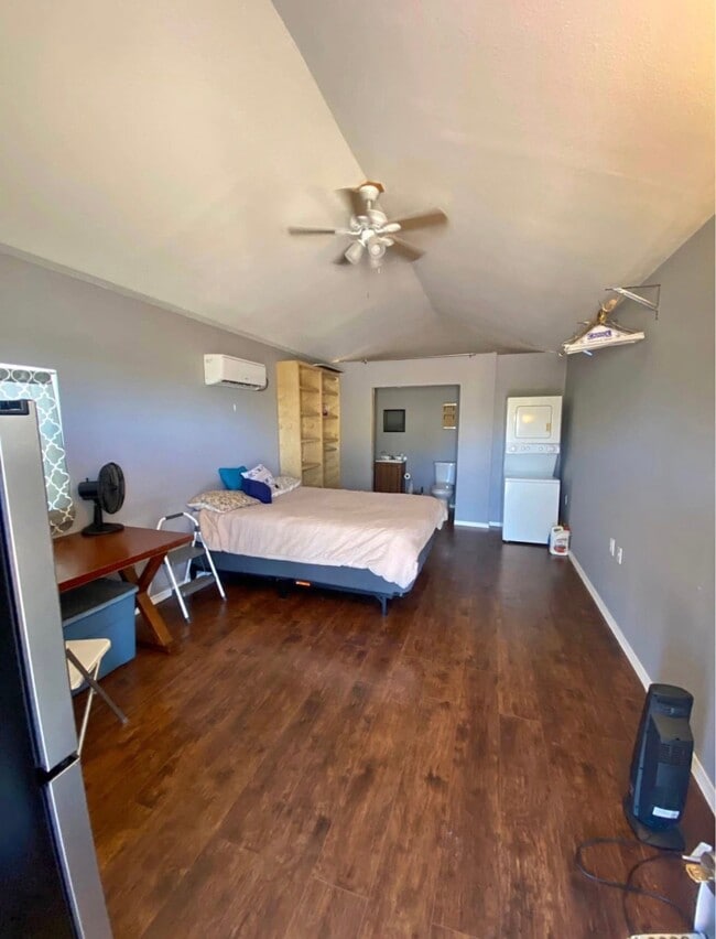 Building Photo - 685 Englehart