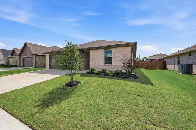 Building Photo - 1819 Boxwood Dr