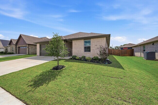Foto del edificio - 1819 Boxwood Dr