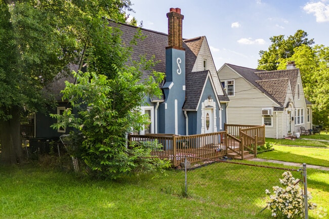 Downtown Thomasville showcases eclectic architecture, including Queen Anne-inspired homes.