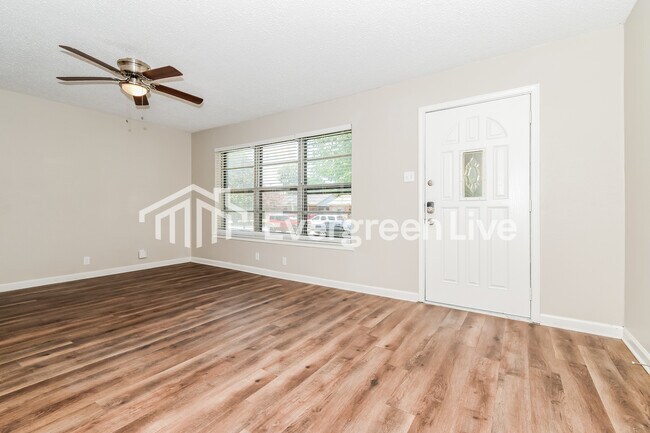 Foto del edificio - 3504 Hilton Dr