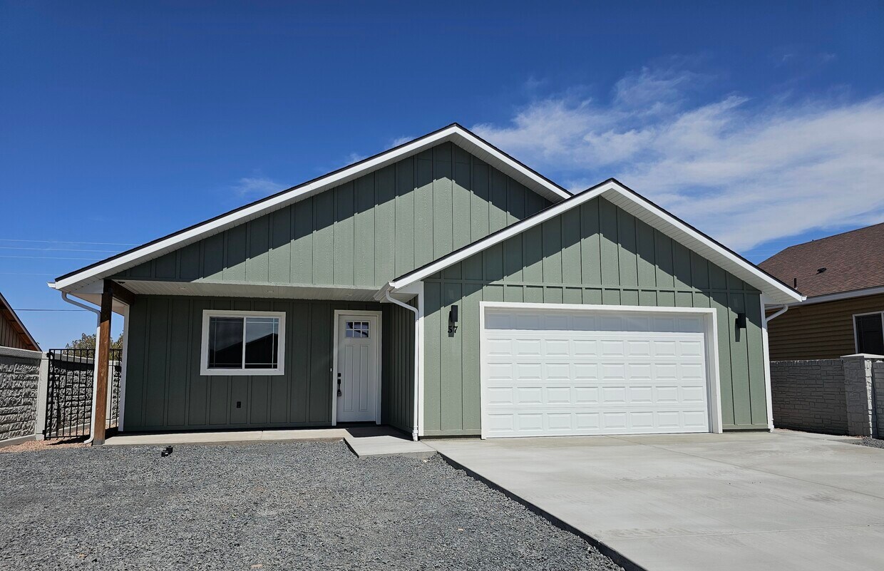 Foto principal - 57 Hillcrest Dr