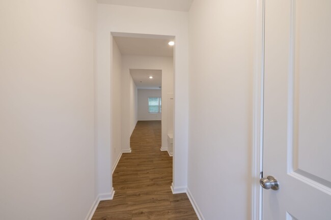 Foto del edificio - NEW 3BD Townhome Walking Distance to Downt...